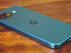 لا يحتوي هاتف Pixel 10a على نتوء للكاميرا، وهذا أمر استثنائي.