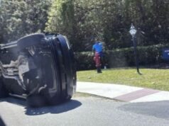 تم رصد تايجر وودز في موقع الحادث وسط شكوك حول قيادته تحت تأثير الكحول، وتم إطلاق سراحه بكفالة.