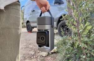 لوح التزلج الكهربائي Sora 500 من Bluetti يعمل بالطاقة الشمسية، وهو فعال بشكل لا يصدق بالنسبة لحجمه.