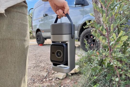 لوح التزلج الكهربائي Sora 500 من Bluetti يعمل بالطاقة الشمسية، وهو فعال بشكل لا يصدق بالنسبة لحجمه.