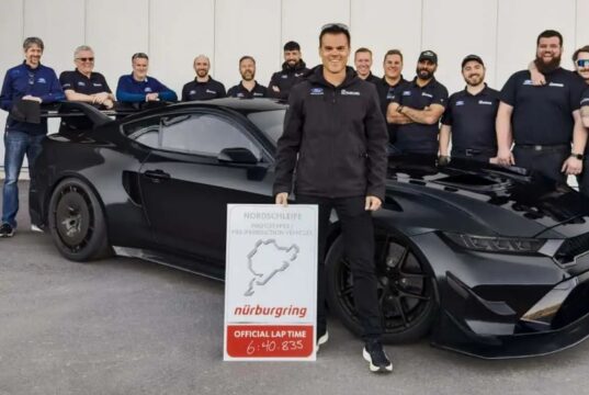 سيارة فورد برونكو جي تي دي باسيدج تحطم الرقم القياسي لسيارة كورفيت زد آر 1 إكس على حلبة نوربورغرينغ بزمن قدره 6:40 دقيقة للفة الواحدة