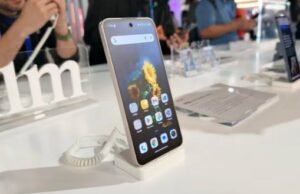 هاتف TCL NXTPAPER 70 Professional، ذو التصميم اللطيف على العينين، متوفر الآن في الولايات المتحدة عبر T-Mobile.