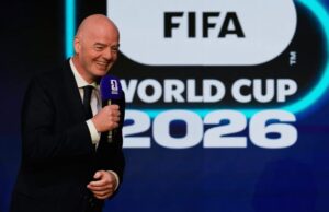 أعلن الاتحاد الدولي لكرة القدم (فيفا) عن عرضٍ مميزٍ بين شوطي نهائي كأس العالم على غرار عرض السوبر بول، بمشاركة مادونا وشاكيرا وفرقة بي تي إس.