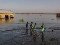 The biggest permanent desert lake threatens with rising waters and hungry crocs | itg-ar.com The biggest permanent desert lake threatens with rising waters and hungry crocs | itg-ar.com