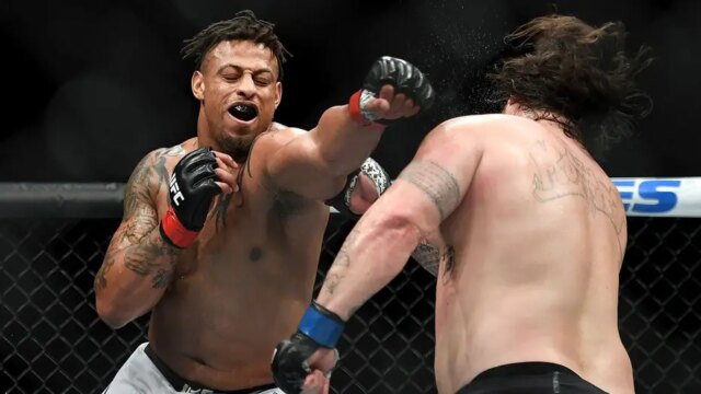 خرج نجم اتحاد كرة القدم الأميركي السابق من مباراة MMA خرج نجم اتحاد كرة القدم الأميركي السابق من مباراة MMA بعد دخوله في المباراة مع ميزة الوزن
| itg-ar.com