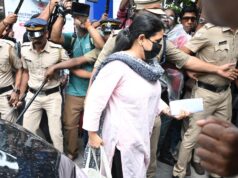 T. Veena، ابنة رئيس ولاية كيرالا السابق CM Pinarayi Vijayan، تظهر أمام قسم الطوارئ لاستجوابها في قضية سداد CMRL
| itg-ar.com T. Veena، ابنة رئيس ولاية كيرالا السابق CM Pinarayi Vijayan، تظهر أمام قسم الطوارئ لاستجوابها في قضية سداد CMRL
| itg-ar.com