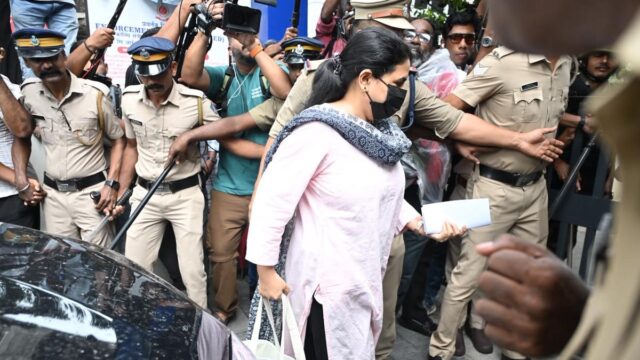 T. Veena، ابنة رئيس ولاية كيرالا السابق CM Pinarayi Vijayan، تظهر أمام قسم الطوارئ لاستجوابها في قضية سداد CMRL
| itg-ar.com