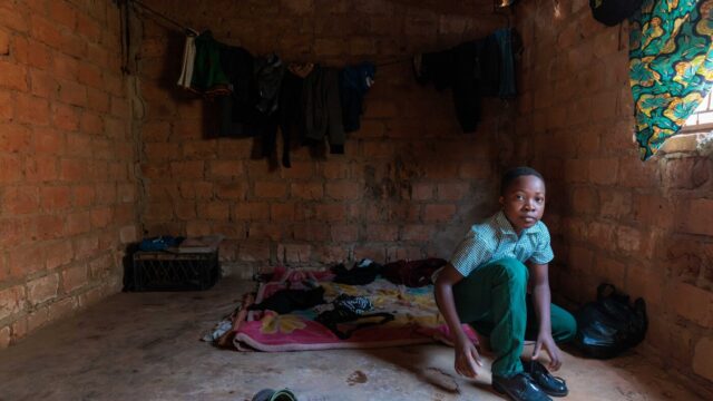 The head of the family is 17. Money is tight. The head of the family is 17. Money is tight. The roof leaks. How did this happen? | itg-ar.com