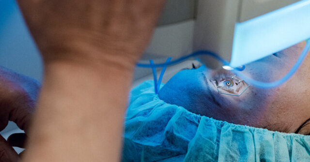 This Doctor Can Change the Color of Your Eyes. Should He? | itg-ar.com