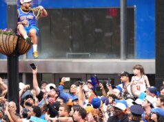 We didn’t get to the Knicks parade, but this father already got a better celebration | itg-ar.com We didn’t get to the Knicks parade, but this father already got a better celebration | itg-ar.com