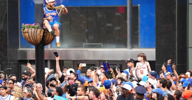 We didn’t get to the Knicks parade, but this father already got a better celebration | itg-ar.com