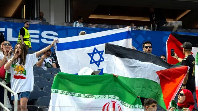 أظهر مقطع فيديو مصادرة العلم الإسرائيلي في مباراة إيران بكأس العالم بينما بقيت الأعلام الفلسطينية على المدرجات
| itg-ar.com
