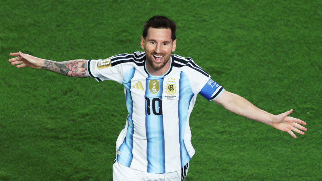 أعلن ليونيل ميسي "هدية من الله" حيث عادل النجم الرقم القياسي لكأس العالم بثلاثية مثيرة
| itg-ar.com