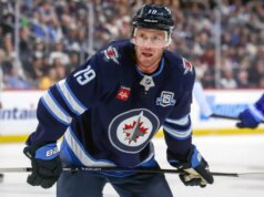 أعلن نجم NHL جوناثان تووز اعتزاله بعد مسيرة استمرت 16 عامًا وثلاثة كؤوس ستانلي
| itg-ar.com أعلن نجم NHL جوناثان تووز اعتزاله بعد مسيرة استمرت 16 عامًا وثلاثة كؤوس ستانلي
| itg-ar.com