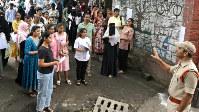 إعادة اختبار NEET-UG: يصل المرشحون إلى مراكز الامتحانات في جميع إعادة اختبار NEET-UG: يصل المرشحون إلى مراكز الامتحانات في جميع أنحاء الهند وسط إجراءات أمنية مشددة
| itg-ar.com