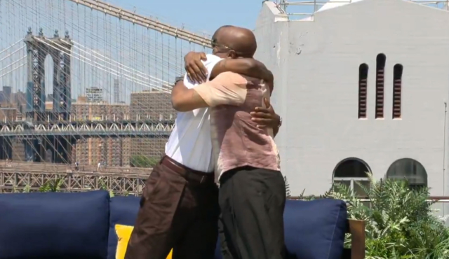 إيان رايت في لقاء عاطفي مع ابنه على الهواء مباشرة إيان رايت في لقاء عاطفي مع ابنه على الهواء مباشرة على شاشة التلفزيون بعد 18 شهرًا من الانفصال
| itg-ar.com