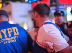 القبض على العديد من مشجعي نيكس وإصابة شرطي خلال احتفال نهائيات الدوري الاميركي للمحترفين للعبة 2 بالقرب من MSG
| itg-ar.com القبض على العديد من مشجعي نيكس وإصابة شرطي خلال احتفال نهائيات الدوري الاميركي للمحترفين للعبة 2 بالقرب من MSG
| itg-ar.com