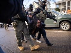 المرأة التي كان اعتقالها من قبل الفيدراليين أثناء الطفرة موضوعًا لملفات فيديو فيروسية شكوى بشأن الحقوق المدنية
| itg-ar.com المرأة التي كان اعتقالها من قبل الفيدراليين أثناء الطفرة موضوعًا لملفات فيديو فيروسية شكوى بشأن الحقوق المدنية
| itg-ar.com