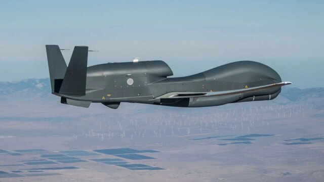الولايات المتحدة تنقل طائرات RQ-4B Global Hawk بدون طيار المتقدمة إلى اليابان في تعزيز المراقبة في منطقة المحيطين الهندي والهادئ
| itg-ar.com