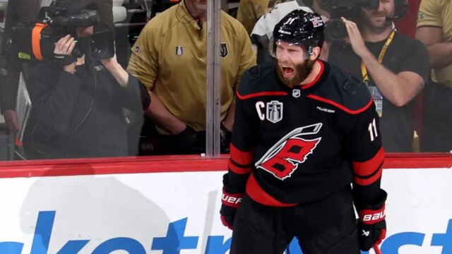 تصدت Carolina Hurricanes لهجوم Golden Knights المتأخر لتحقق فوزًا واحدًا تصدت Carolina Hurricanes لهجوم Golden Knights المتأخر لتحقق فوزًا واحدًا بكأس ستانلي
| itg-ar.com
