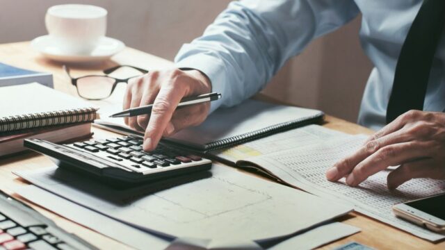 تعمل الشركات الصغيرة والمتوسطة بناءً على النصائح المالية التي تقدمها روبوتات الدردشة المدعمة بالذكاء الاصطناعي - قبل التحدث إلى محاسبيها، حيث يحذر الخبراء من أن "الضغوط سوف تتزايد فقط"
| itg-ar.com