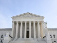 تقول المحكمة العليا إن ترامب يمكنه البدء في ترحيل حاملي الحماية المؤقتة من السوريين والهايتيين
| itg-ar.com تقول المحكمة العليا إن ترامب يمكنه البدء في ترحيل حاملي الحماية المؤقتة من السوريين والهايتيين
| itg-ar.com