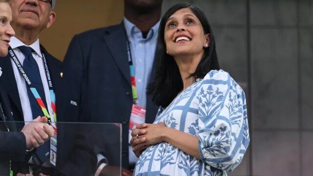 تنضم السيدة الثانية أوشا فانس إلى الحشود المليئة بالمشاهير في المباراة النهائية لمرحلة المجموعات لفريق الولايات المتحدة الأمريكية في لوس أنجلوس
| itg-ar.com