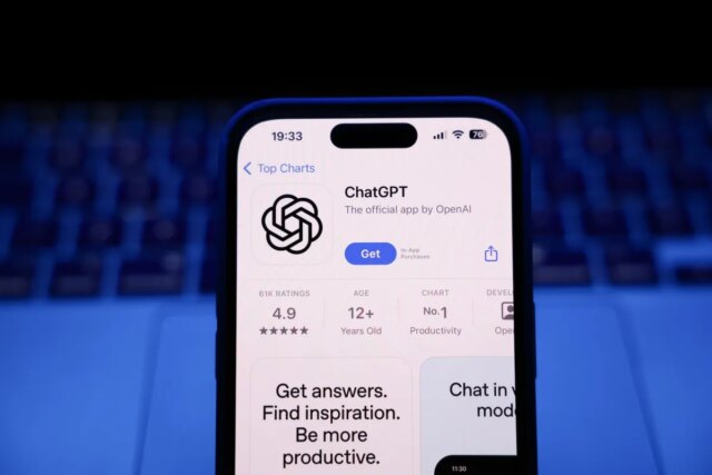 حصة ChatGPT في السوق تنخفض إلى أقل من 50% للمرة حصة ChatGPT في السوق تنخفض إلى أقل من 50% للمرة الأولى
| itg-ar.com