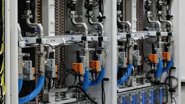 حل تبريد داخلي جديد فعال من حيث التكلفة يحل مشكلة حل تبريد داخلي جديد فعال من حيث التكلفة يحل مشكلة ارتفاع درجة حرارة شرائح أشباه الموصلات
| itg-ar.com