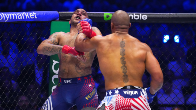 خرج أليكس بيريرا بشكل دراماتيكي من البيت الأبيض في UFC خرج أليكس بيريرا بشكل دراماتيكي من البيت الأبيض في UFC حيث أصبح سيريل جين بطل الوزن الثقيل المؤقت
| itg-ar.com