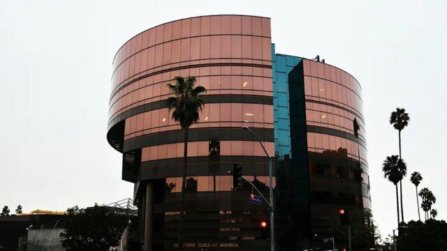صفقة DGA تحقق مكاسب في خطة الصحة، وتبث الزيادات المتبقية صفقة DGA تحقق مكاسب في خطة الصحة، وتبث الزيادات المتبقية وتستجيب لركود التلفزيون عن طريق الحد من الممثلين وغيرهم من تولي وظائف المدير
| itg-ar.com