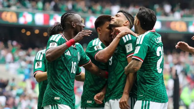 فازت المكسيك على جنوب أفريقيا في المباراة الافتتاحية لكأس العالم فازت المكسيك على جنوب أفريقيا في المباراة الافتتاحية لكأس العالم على ملعب أزتيكا بعد تسجيلها في الدقيقة التاسعة
| itg-ar.com