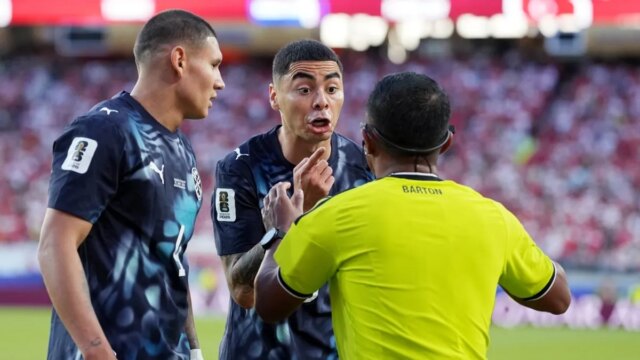 - لاعب باراجواي ميجيل ألميرون يحصل على بطاقة حمراء بسبب - لاعب باراجواي ميجيل ألميرون يحصل على بطاقة حمراء بسبب تغطية فمه
| itg-ar.com