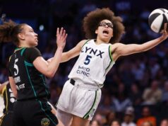 مايلز يسجل علامة WNBA الصاعدة برصيد 24 نقطة في الشوط الأول على الطريق 31 في فوز لينكس على سباركس
| itg-ar.com مايلز يسجل علامة WNBA الصاعدة برصيد 24 نقطة في الشوط الأول على الطريق 31 في فوز لينكس على سباركس
| itg-ar.com