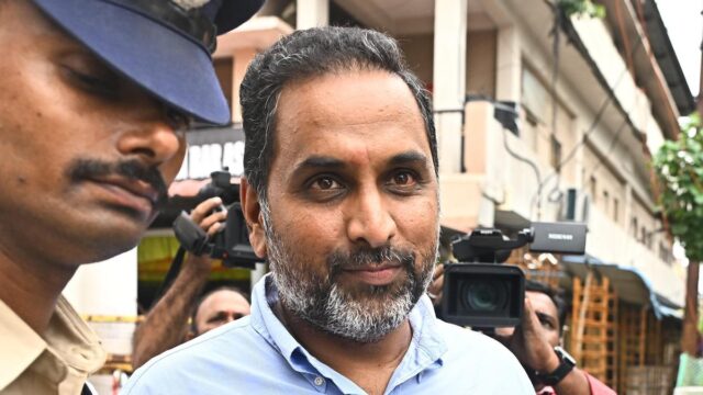 مسؤولو قسم الطوارئ يعتقلون Kesireddy Rajasekhar Reddy في عملية احتيال مسؤولو قسم الطوارئ يعتقلون Kesireddy Rajasekhar Reddy في عملية احتيال لنقل المشروبات الكحولية في AP
| itg-ar.com