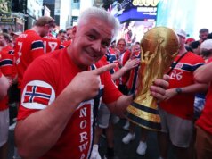 مشجعو كأس العالم في النرويج يسيطرون على تايمز سكوير بينما يستعد الفريق لمباراة السنغال
| itg-ar.com مشجعو كأس العالم في النرويج يسيطرون على تايمز سكوير بينما يستعد الفريق لمباراة السنغال
| itg-ar.com