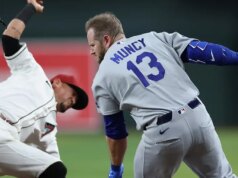 نجوم MLB يغادرون لعبة التقسيم بعد اصطدام مخيف في القاعدة الأولى مما أدى إلى إصابة كلاهما
| itg-ar.com نجوم MLB يغادرون لعبة التقسيم بعد اصطدام مخيف في القاعدة الأولى مما أدى إلى إصابة كلاهما
| itg-ar.com