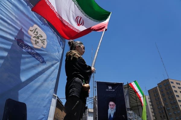 وتقول إيران إن اتفاق إنهاء الحرب مع الولايات المتحدة يتطلب وتقول إيران إن اتفاق إنهاء الحرب مع الولايات المتحدة يتطلب انسحاب إسرائيل من لبنان
| itg-ar.com