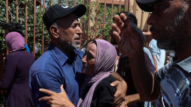 ويقول مسؤولو الصحة في غزة إن 10 قتلوا في الهجمات ويقول مسؤولو الصحة في غزة إن 10 قتلوا في الهجمات الإسرائيلية
| itg-ar.com