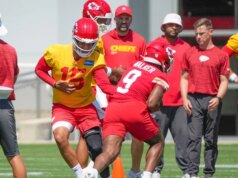 يؤدي تمديد Chiefs QB Patrick Mahomes إلى زيادة قيمة الصفقة إلى أكثر من 500 مليون دولار
| itg-ar.com يؤدي تمديد Chiefs QB Patrick Mahomes إلى زيادة قيمة الصفقة إلى أكثر من 500 مليون دولار
| itg-ar.com