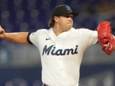 يتألق تايلر فيليبس في دور Diamondbacks الفارغة من Marlins
| itg-ar.com يتألق تايلر فيليبس في دور Diamondbacks الفارغة من Marlins
| itg-ar.com