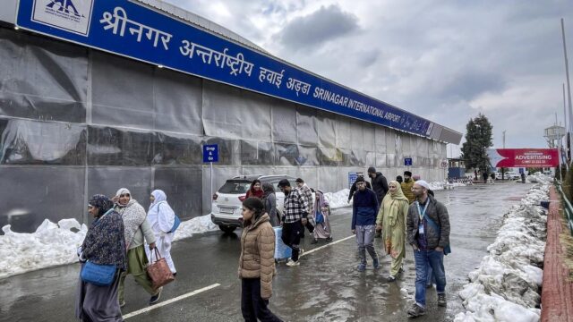 يثير J&K CM قلقه بشأن إغلاق مطار سريناجار لمدة 15 يثير J&K CM قلقه بشأن إغلاق مطار سريناجار لمدة 15 يومًا مع وزراء الدفاع والطيران المدني
| itg-ar.com