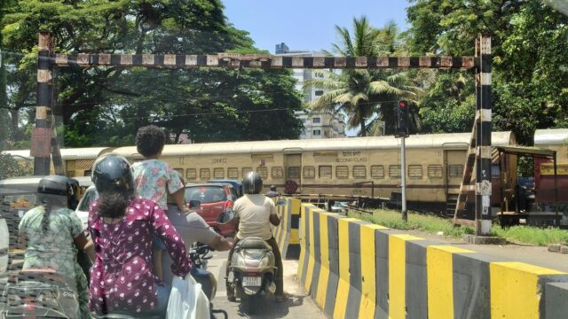 يجمع قسم Palakkad للسكك الحديدية الجنوبية غرامة بقيمة 17 ألف يجمع قسم Palakkad للسكك الحديدية الجنوبية غرامة بقيمة 17 ألف روبية هندية؛ إيقاف ستة تراخيص لمخالفات عبور المستوى
| itg-ar.com