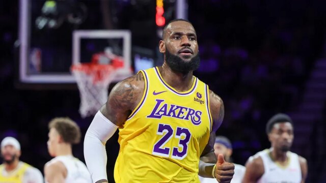 يشير ليبرون جيمس إلى ولاء ليكرز، حيث يقول أحد المطلعين على ESPN إن محادثات صفقة ليكرز جارية
| itg-ar.com