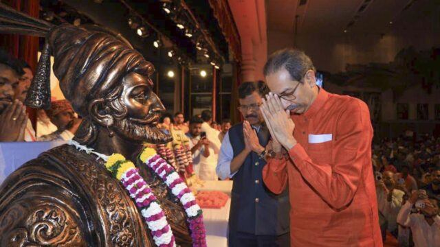 يعرض Uddhav العاطفي التنحي بينما يلمح Eknath Shinde، رئيس Shiv يعرض Uddhav العاطفي التنحي بينما يلمح Eknath Shinde، رئيس Shiv Sena (UBT)، إلى المزيد من الانشقاقات
| itg-ar.com