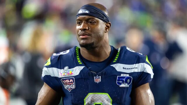 يغيب كينيث ووكر MVP في Super Bowl عن حفل خاتم يغيب كينيث ووكر MVP في Super Bowl عن حفل خاتم Seahawks بعد توقيع صفقة بقيمة 45 مليون دولار مع Chiefs
| itg-ar.com