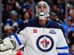 يقول المدير العام لشركة Winnipeg Jets إن الفريق “يستمع” إلى العروض التجارية للبطل الأولمبي كونور هيليبويك
| itg-ar.com يقول المدير العام لشركة Winnipeg Jets إن الفريق "يستمع" إلى العروض التجارية للبطل الأولمبي كونور هيليبويك
| itg-ar.com
