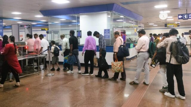 يكافح ركاب CMRL للحصول على تذاكر QR الورقية؛ يصدر الموظفون قسائم مكتوبة بخط اليد
| itg-ar.com