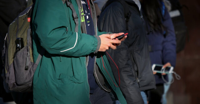 ‘Teachers Are Going to Hate It’: How Social Media Apps Hooked Teens at School | itg-ar.com
