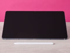 Is last year’s Samsung Galaxy Tab S10 FE still worth buying? I multi-screened movies, maxed out gaming graphics, and dunked it in a tank to find out | itg-ar.com Is last year's Samsung Galaxy Tab S10 FE still worth buying? I multi-screened movies, maxed out gaming graphics, and dunked it in a tank to find out | itg-ar.com
